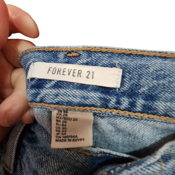 Distressed High-Waist Mom Jeans With Frayed Hem & Ripped Knees - Forever 21 - Si - Picture 5 of 5
